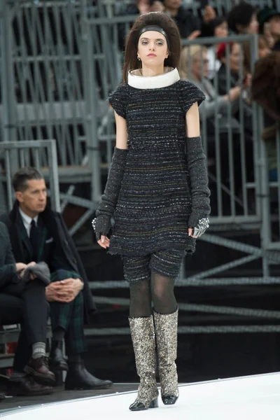 Look 75